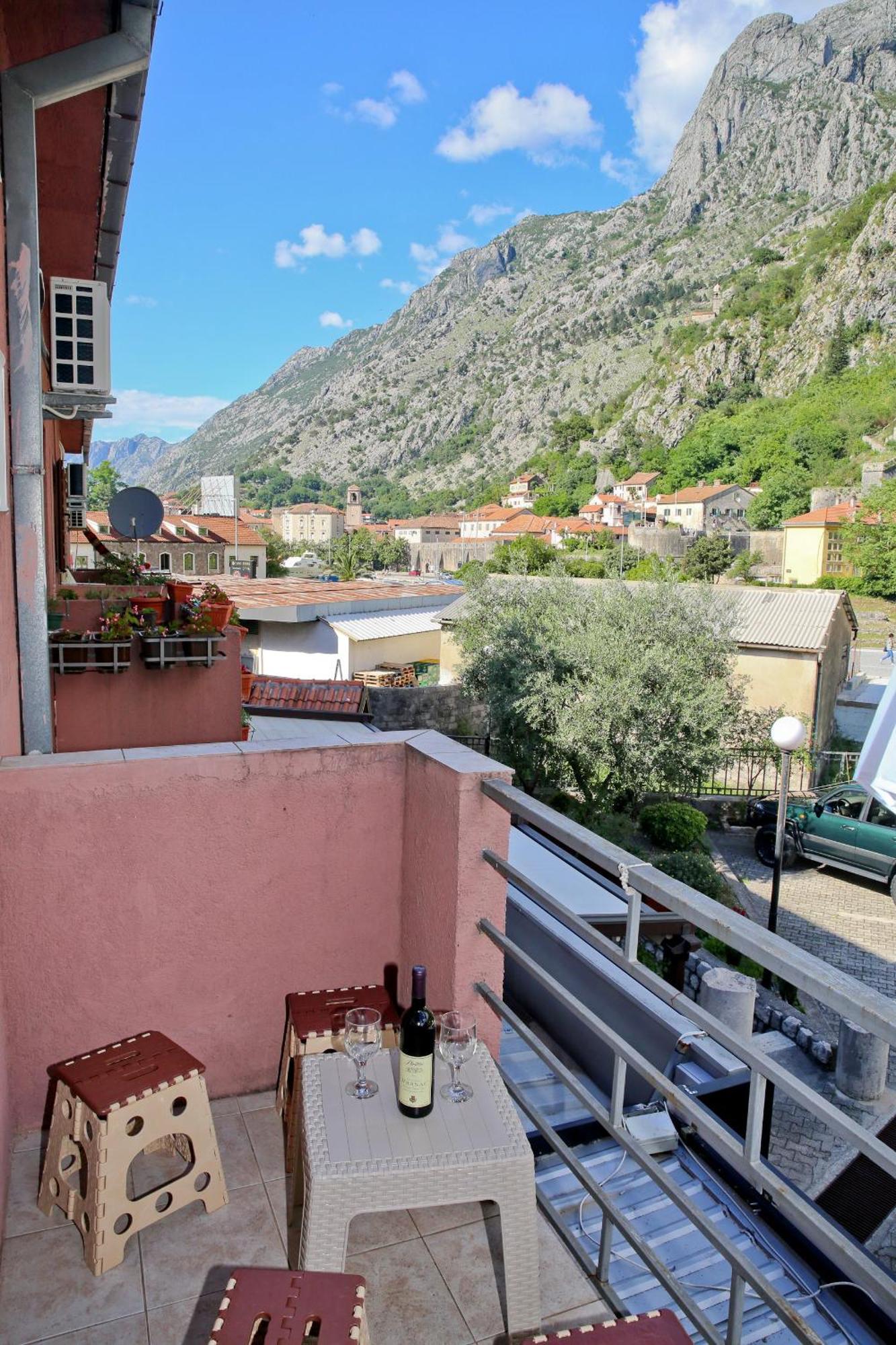 Apartman Tina Gurdic Kotor Buitenkant foto